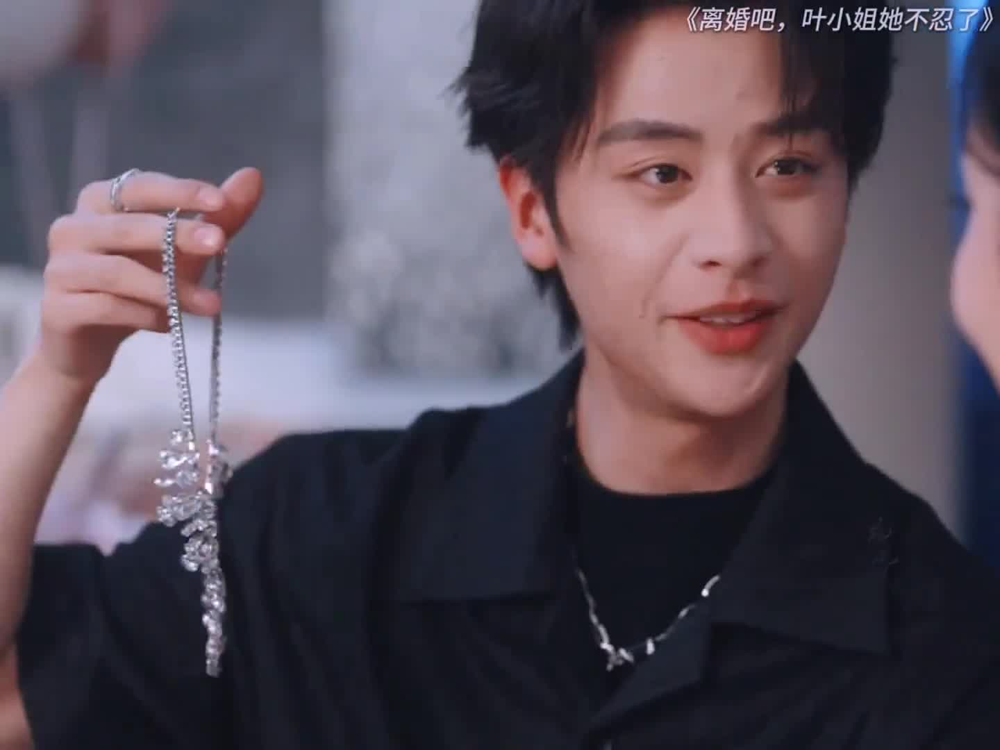 小娇妻粘着总裁不停亲吻