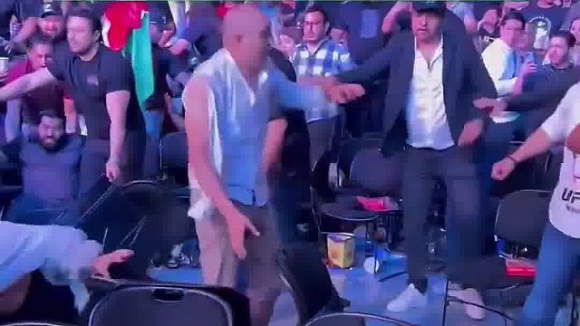 UFC台下混战一人KO俩_n现在外网都在找这位民间战神#ufc