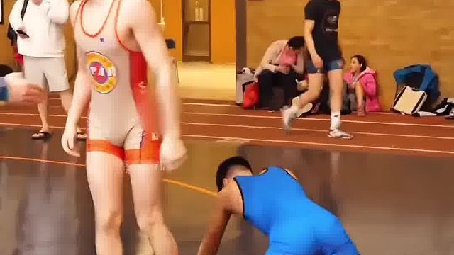 小小年纪就输不起！#格斗