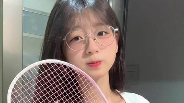 羽毛球甜妹