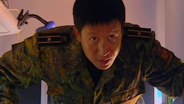 许三多告别指导员，前往与高城见面