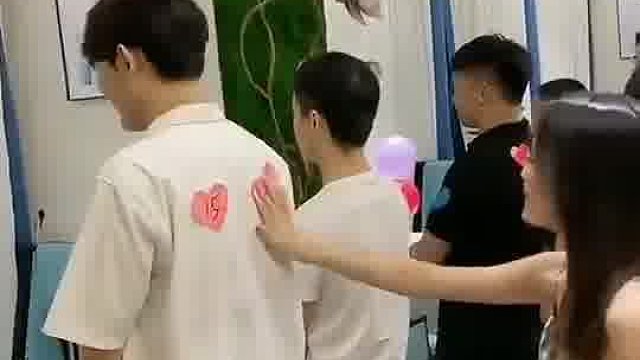 旁边的那个男的：游戏怎么还没开始