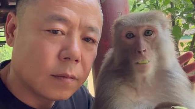 一家三口真的很幸福。
