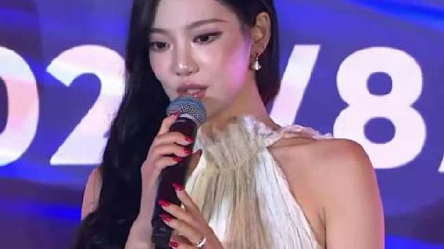 ：首先我们准备了很多新歌给大家，可能之前大家没有看过的一些歌曲，所以希望大家可以多多期待今天的舞台