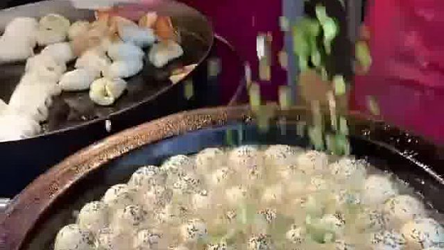 200个煎包，开锅的瞬间即抢完？  -