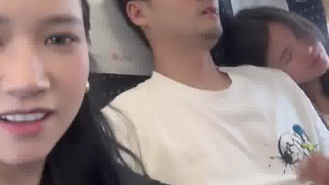 确实在装睡