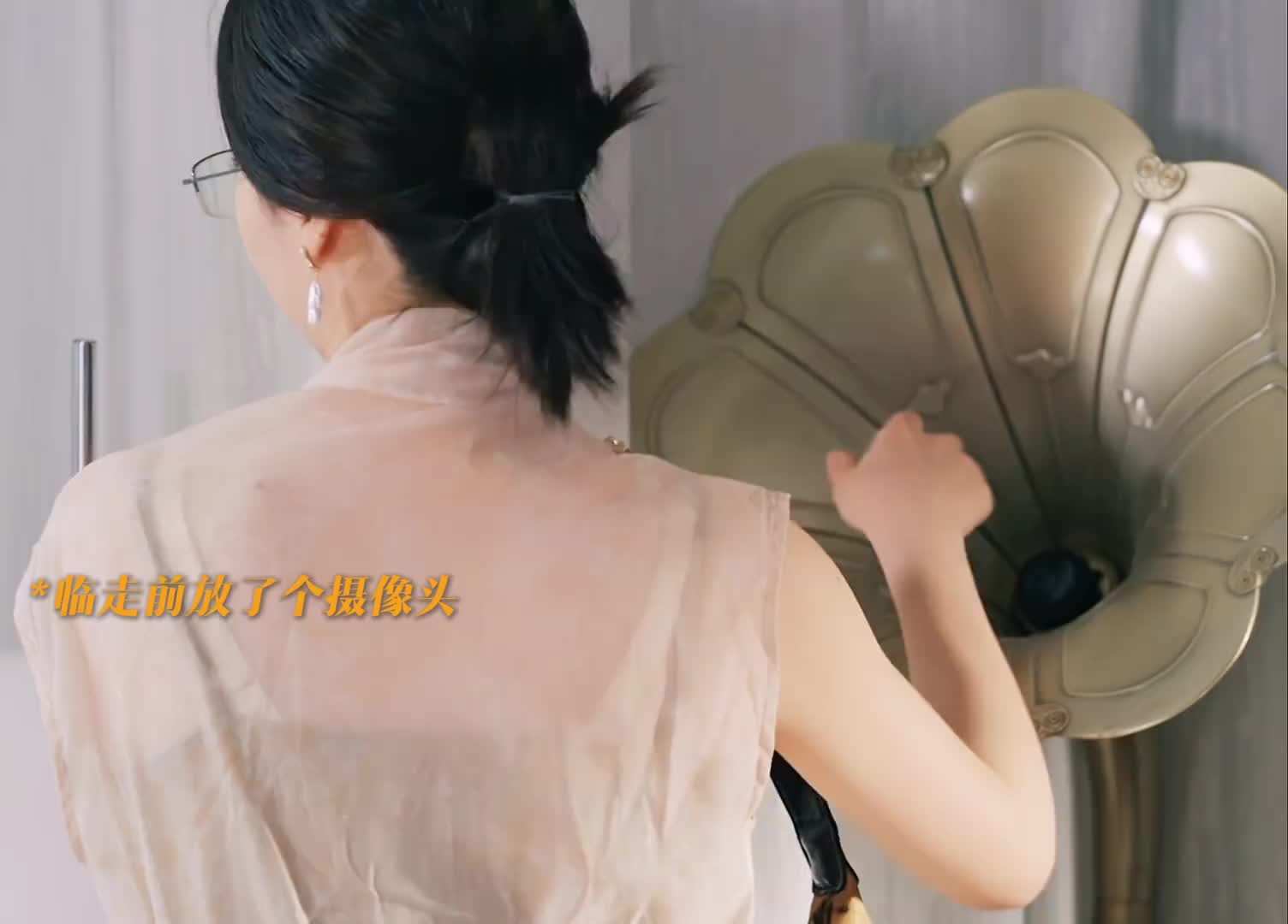 兄弟联姻变夫妻，纯友谊没了剩“唇友谊”
