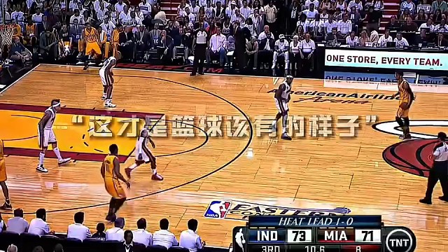 球场上的王者 ，霸气手势，球场上的王者风采！#足球