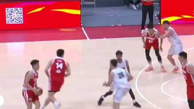 赵嘉义三分神准，中国男篮半场落后新西兰4分。 ​​​