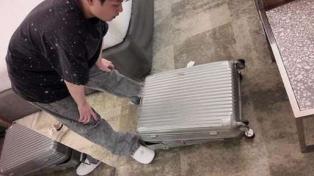 迟到的开箱视频！应该是队里最简单的行李了吧