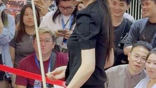 美女台球