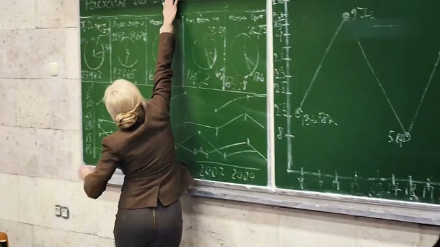 一次意外的搀扶，彻底打破母女平静的生活