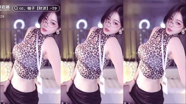 豹纹黑丝性感美女热舞