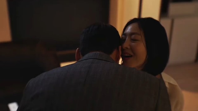 以为是二人世界，结果她当场摇人，第二个人进门后我彻底懵了！