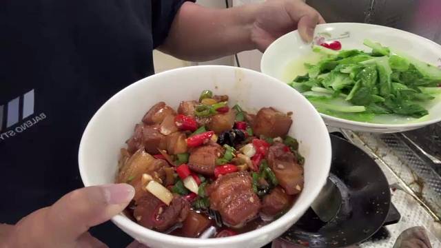 回锅卤肉，色香味俱全！