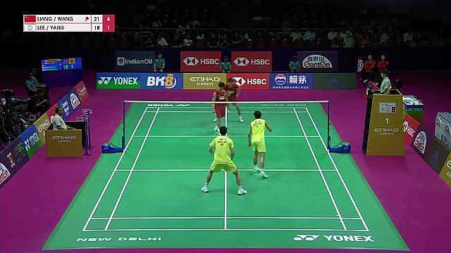 半决赛梁伟铿/王昶 21-18、21-14 直落两局击败李哲辉/杨博轩，生涯首次闯入世锦赛男双决赛！