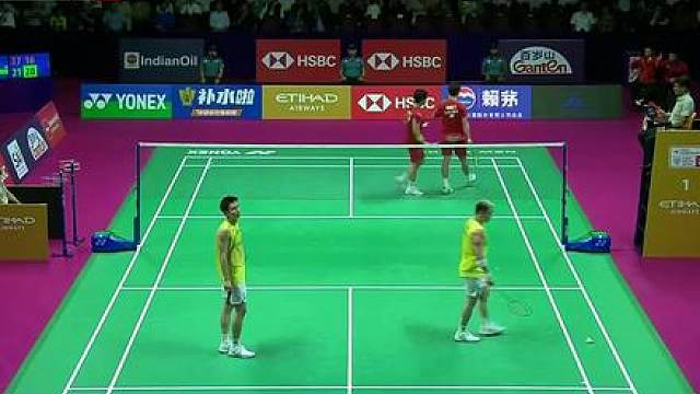 世界冠军！！！梁王组合强势无比 2:0战胜对手 夺得男双冠军 2026羽毛球世锦赛 男双决赛 梁伟铿/王昶以21:17，21:16 总比分2:0战胜谢定峰/苏伟译 获得男双世界冠军！顶住压力为国羽拿回一块金牌！！！给力！！！