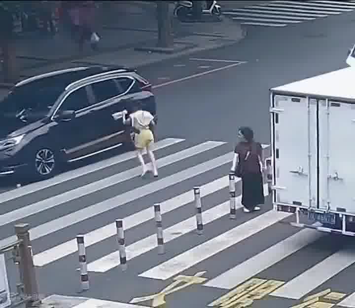 人行道喔，赔光光赔光光