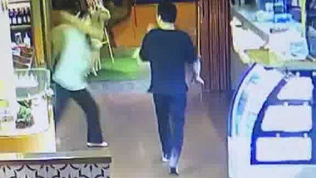 这不是赤裸裸的骚扰吗  -