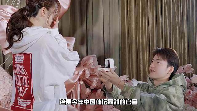 王昶拿下世锦赛男双冠军，妻子钱天一正在自家乒乓球馆看直播。她本人心态沉稳淡定，反观球馆员工看到夺冠瞬