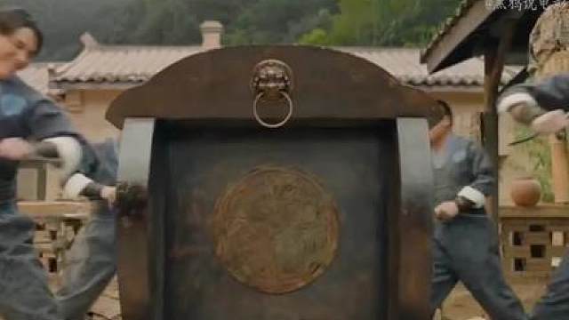 盗墓贼与黄河捞尸人联手，从巨蟒身边抢走千年古棺！