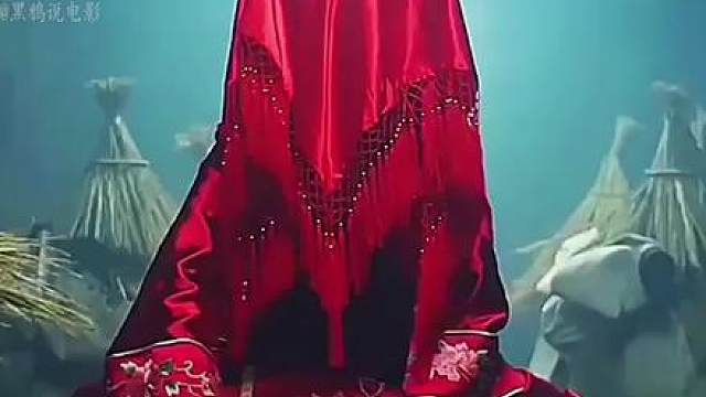 男人意外闯入黄大仙墓里，结果竟被黄皮子抢去当新郎！