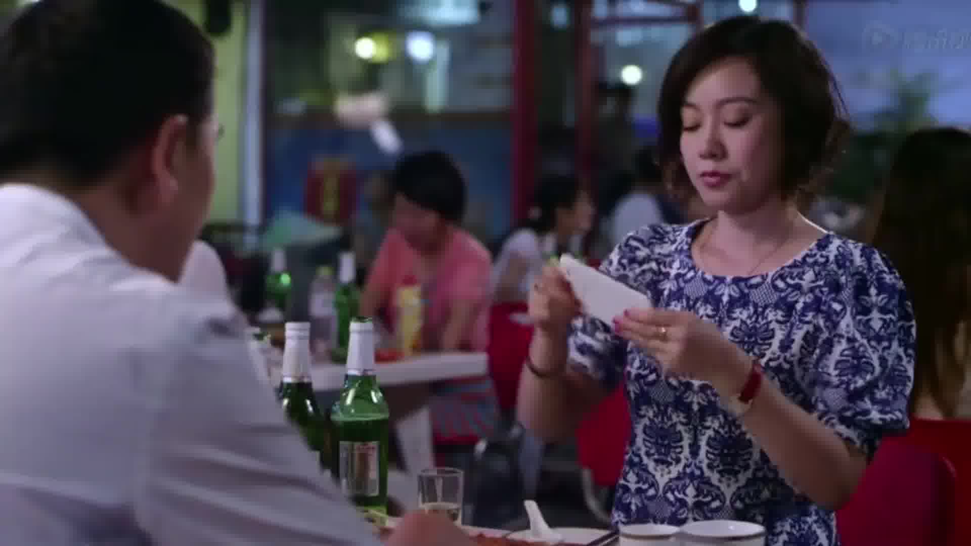 这现在一上菜就照相的