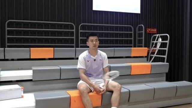 第一集时空回溯·看见初心 
一把球拍，带我回到父亲的青春训练场
打球陷入瓶颈，满身外界的压力，我快要弄丢自己。
一次意外，借着球拍穿越回多年前的训练场。
看见胆怯不敢上场的童年的我，也看见年轻父亲温柔的鼓励。
原来我一路走来的底气，早就被父亲悄悄埋下