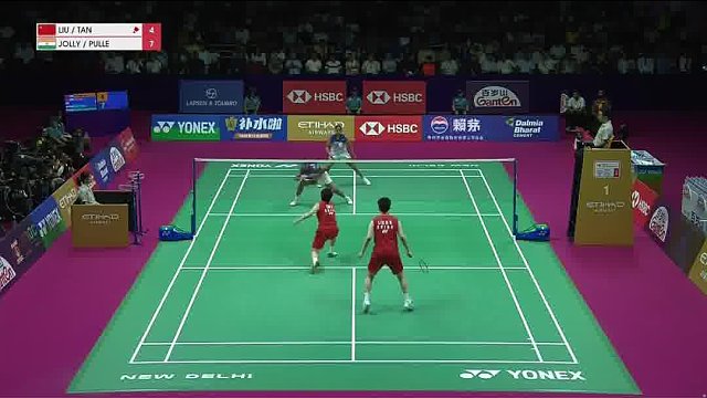 刘圣书/谭宁流畅攻防轮转 跑动补位填补场上出现的空档