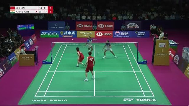 刘圣书/谭宁发后站位呼应 前后分工阻挡对手接发突击