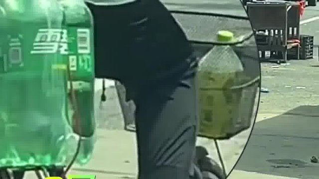 显眼包女生的迷惑行为  -