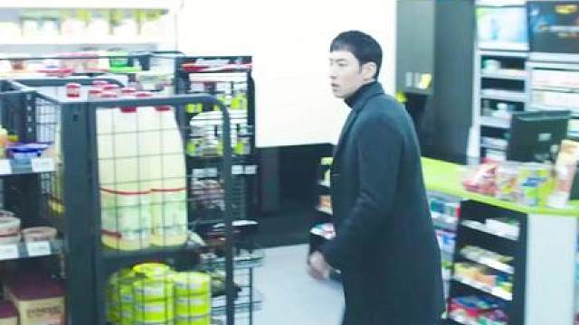 男人仅凭货架上商品摆放的漏洞破获十八年前的连环命案案