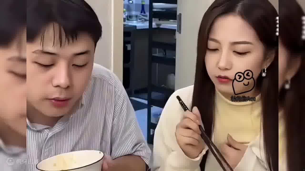 跟狗吃着呢