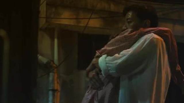 亲手送走家暴父亲，女主笑着刀人真是带感