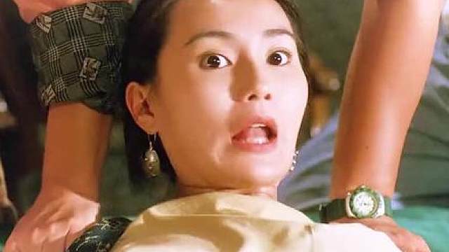 美女遭到混混们的绑架，危急时刻潇洒哥来了场英雄救美