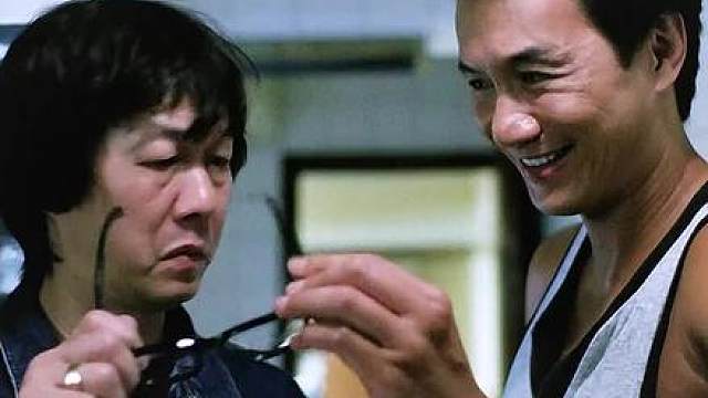 两个老六为了发财，竟用高科技做出一副麻将