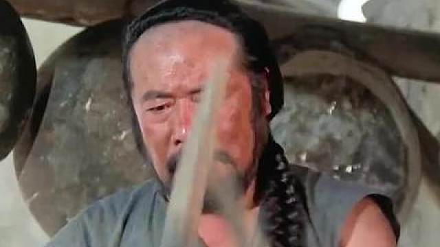 不得不说血滴子很是厉害，就连铁伞都挡不住它的进攻