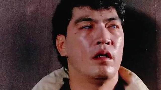 大傻哥为了救自己的妻儿，最终选择跟恶霸同归于尽