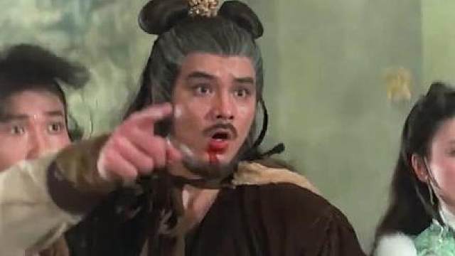 小男孩只是砍断铁链巨大的铜钱，就将魔神给困住