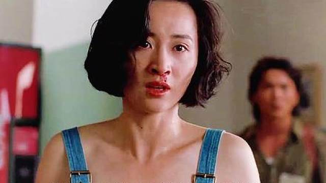 胖子本想要劝架，不料却遭到老婆的误会