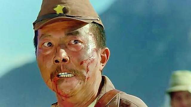 毫无人性的鬼子准备处死男孩，危急时刻男人驾驶重型卡车驶来