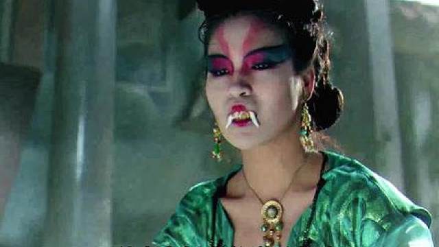 道长准备收服女妖，怎料半道上法术竟突然失效