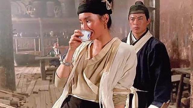 厨子仅凭一把杀猪刀就将烤羊骨肉分离，简直看呆了所有人