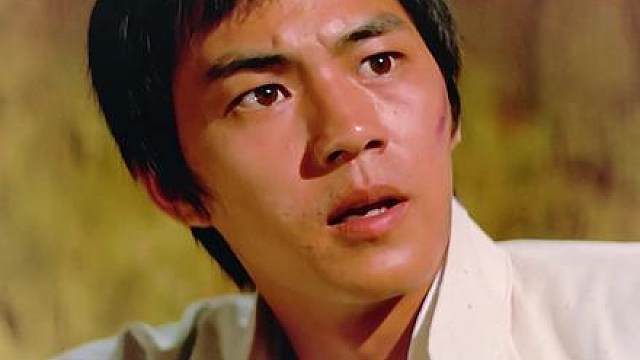 小偷半夜三更不睡觉，竟来到劫匪的家中偷东西