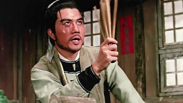 杀手们想要暗杀男人，不料却全都被反杀