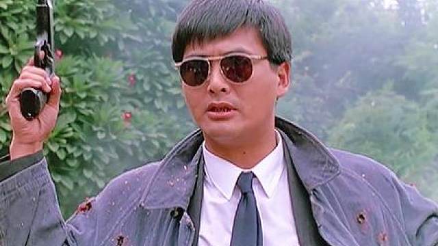 兄弟三人手持武器，直接闯进黑老大的别墅复仇