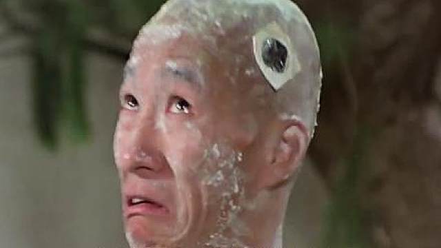 师傅为了骗男人的金条，竟暗地里忽悠他练成神功