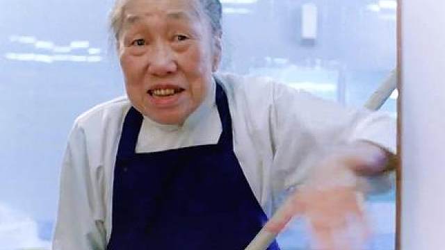 男人不安好心给老太太设局，不料却被对方给识破