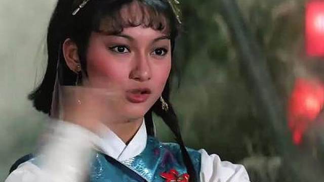 不得不说姑娘真是太厉害了，控制飞剑打的恶霸毫无还手之力