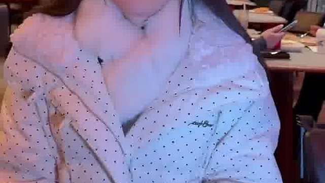 看了你之后就秀身材，说明对你很满意